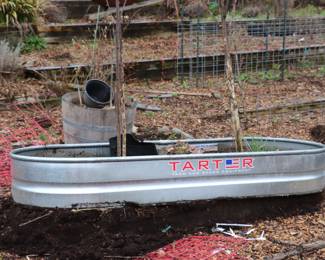 Great Tarter metal garden bed surrounds (no base, you can pull them straight up)
