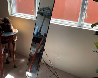 Standing mirror