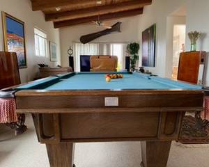 Pool billiard table 