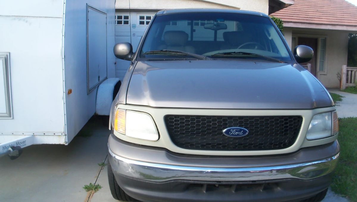 2002 Ford F-150 4 Dr, Lariat trim with tonneau cover. Available fo pre sale, call Robert at 714 499 4199. Clean title in hand.