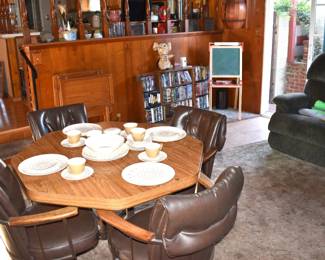 Living Room Overview (Access to Garage)