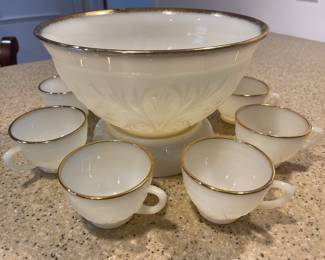 WOW- Vintage ANCHOR HOCKING Sandwich Daisy punch set. You will be the envy of your guest with this lovely set!!!