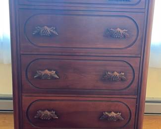 Davis Cabinet Co Lillian Russell chest of drawers