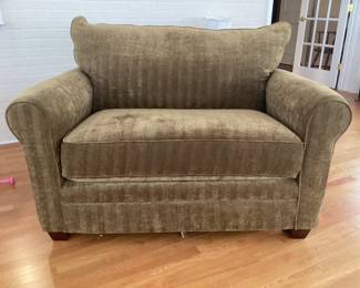 LANE OVERSIZED CHAIR WITH PULLOUT TWIN BED. 