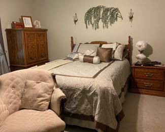 Great queen size bed with matching chest, dresser with mirror and nightstand. 