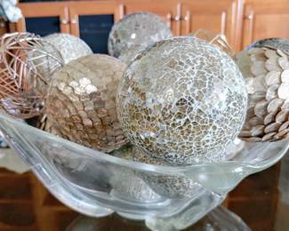 Centerpiece bowl with fancy balls