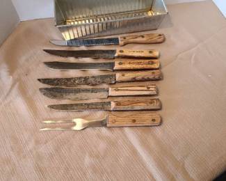 Kitchen knives and metal storage