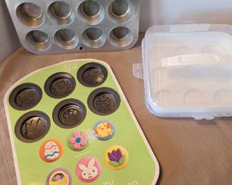 Specialty cookie pan, muffin tin, muffin/cupcakes carrier