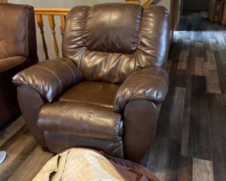 Leather recliner 40 x 42 x 36 in with quilt cover