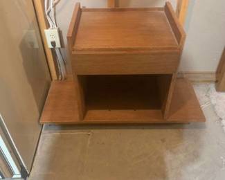 Small table/ tv stand. 25 x 36 x 14. Located in the basement