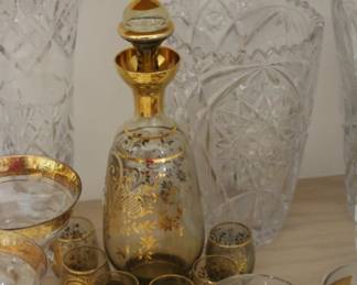 Vintage gold decanter with 6 glasses