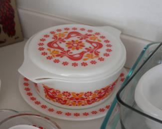 Pyrex Friendship set with plate