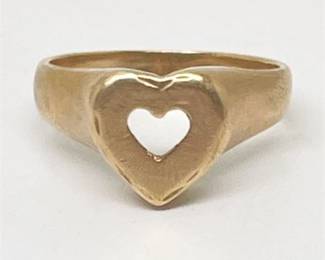 Lot 027  
14 K Yellow Gold Heart Ring