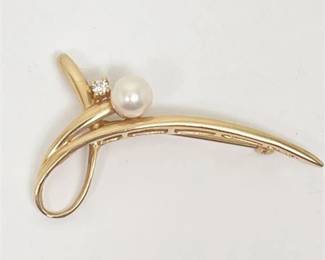 Lot 017   
Gold and Cultured Pearl Brooch with Diamond Accent