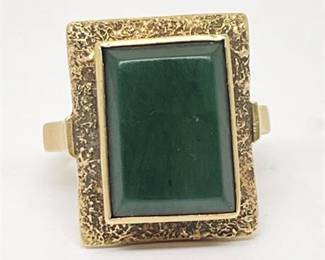 Lot 002  
Opaque Emerald 18K Yellow Gold Ring