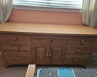 Broyhill dresser 