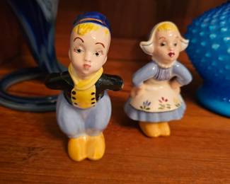 Vintage Holland Mold Dutch kissing 