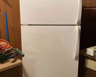 Kelvinator Full Size White Refrigerator 