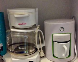 Small kitchen appliances, coffee makers