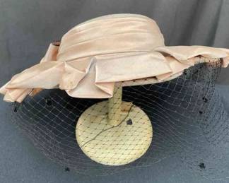 Whittall & Shon Beige Doeskin Wool Felt Hat With Satin Ribbon
