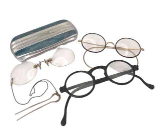 Vintage Wire Rim Eyeglasses * Plastic Frame * Eyeglass Case
