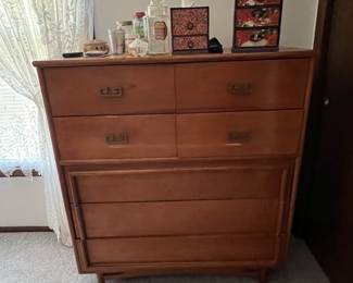 Vintage bedroom set which includes bed, nightstand, chess of drawers, and dresser with mirror