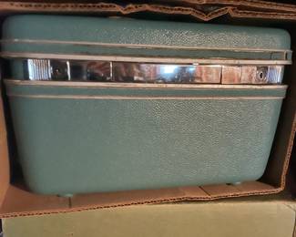 Samsonite "Silhouette" Turquoise, Travel Case--Vintage & Still New in Box!
