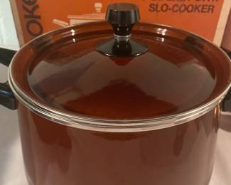 West Bend 6-Quart Slo-Cooker--Like New