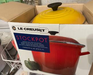 STOCKPOT --New in Original Box but Pot is Gold not Red.