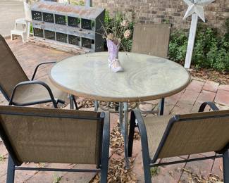 Patio table w 4 chairs
