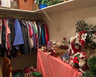 Lots of Christmas items 