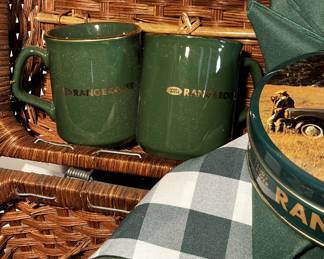 Pic 2 contents of Range-rover picnic bskt 