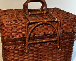 Vintage Range Rover picnic basket and contents