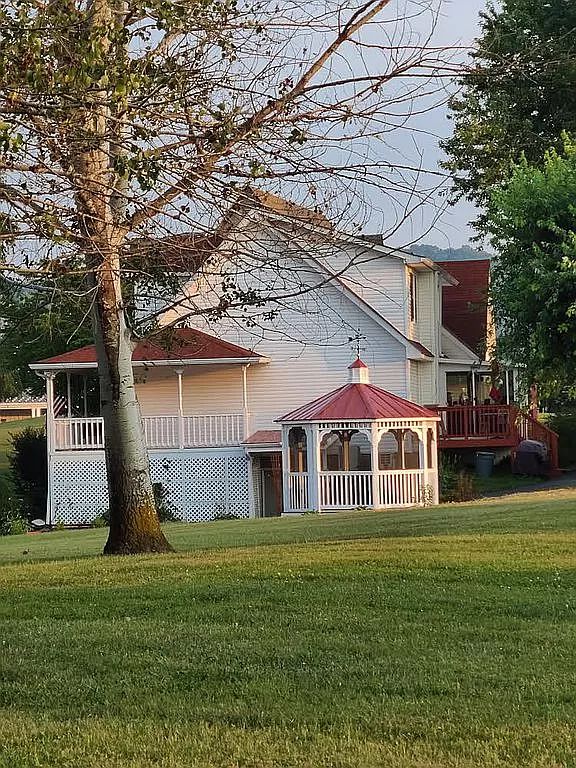 Beautiful Spring Estate Sale in Abingdon, Va. starts on 3/28/2024