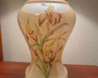 	Vintage Peach Tone Ginger Jar Shape Floral Iris Table Lamp