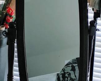 Standing mirror