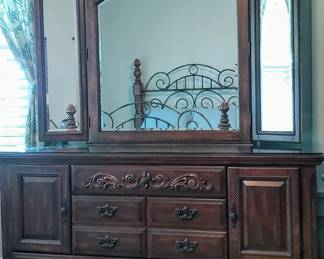 4 piece Queen bedroom suite by Magnolia Classics