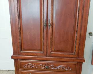 4 piece Queen bedroom suite by Magnolia Classics