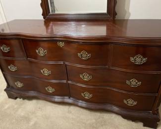 Lovely dresser with mirror (with matching chest of drawers)