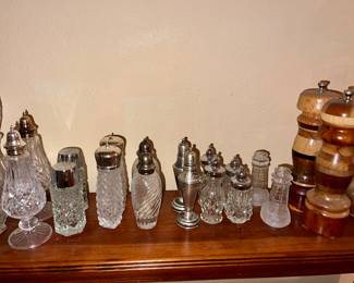 Salt/Pepper Shakers