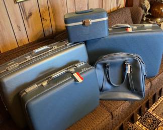 Vtg. American Tourister Luggage Set