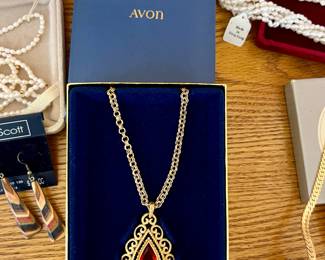 Avon Pendant Necklace 