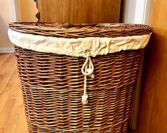 Lg. Wicker Laundry Hamper