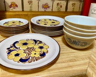 Kitchenware - Stoneware, Homestead Pyrex