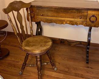 Piano Stool - Claw & Ball Glass Feet