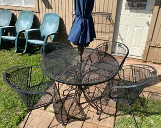 Round Iron Table w/ 4 Chairs 