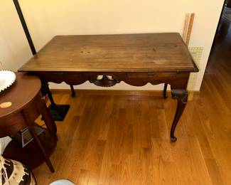 Library table  wit draws