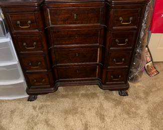 antique 4 drawer chest w/ claw feet