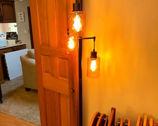 lots of lamp sets tv trays