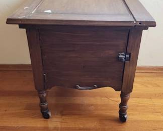 Antique Chamberpot Commode On Wheels 